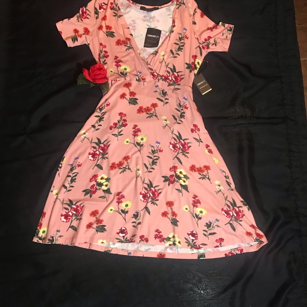 pink dress, with roses - Picture 4 of 8